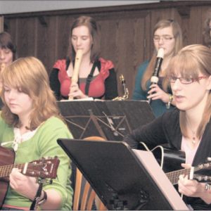 Musikalisch unterhalten wurden die SPD-Senioren im Gasthaus „Zum Goldenen Hecht“ von älteren „Tonleiterspatzen“. (Foto G. Scheland)