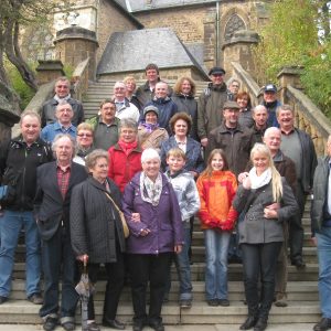 Die Rahdener Tagesreisegruppe vor der Mindener Marienkirche.