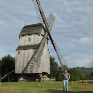 Torsten Kuhlmann vor der Oppenweher Mühle