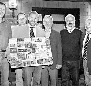 Stolz auf klasse Wahlkampf: Carsten Zimmermann (v.l., FWG), Torsten Kuhlmann (SPD), Dieter Gronert, Günter Meyer (SPD), Winrich Dodenhöft (Bündnis 90/Grüne) und Hermann Kröger (FWG). Foto: Sonja Rohlfing