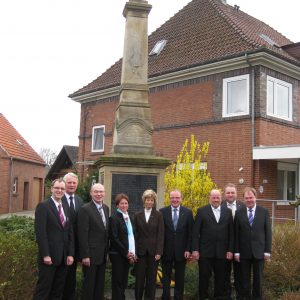 Ehrengäste am Ehrenmal