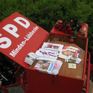 Tolle Aktion - 500 rote Rosen in Rahden verteilt!