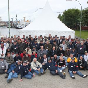 Gruppenfoto 2SG in der ehemaligen Kaserne auf der Wiesbadenbrücke