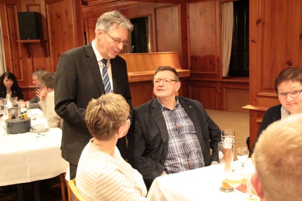 Achim Post im Gespräch mit Gästen
