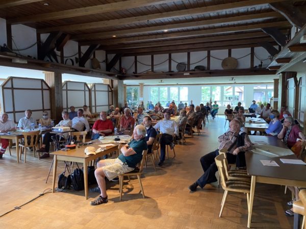 Gut gefüllter Saal bei den Fachvorträgen