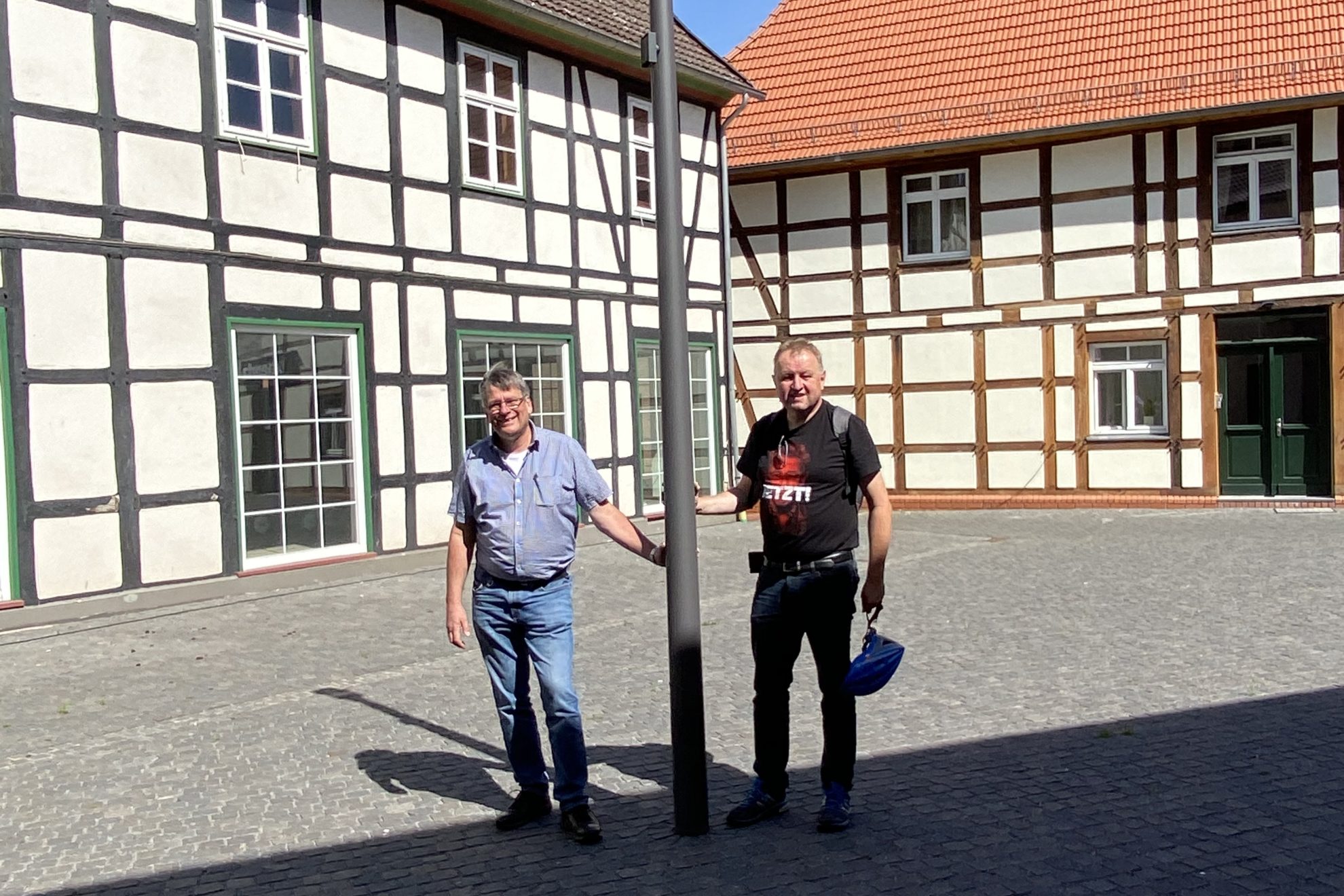 Högemeier und Kuhlmann schlagen Blumenkübel an Laternen vor