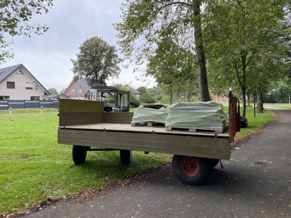 Abtransport der Platten zur Reinigung