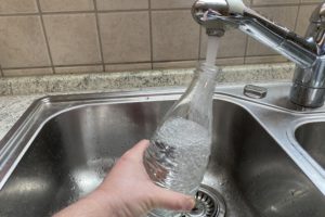 Umstellung von Mineralwasserflaschen auf heimisches Leitungswasser gestartet
