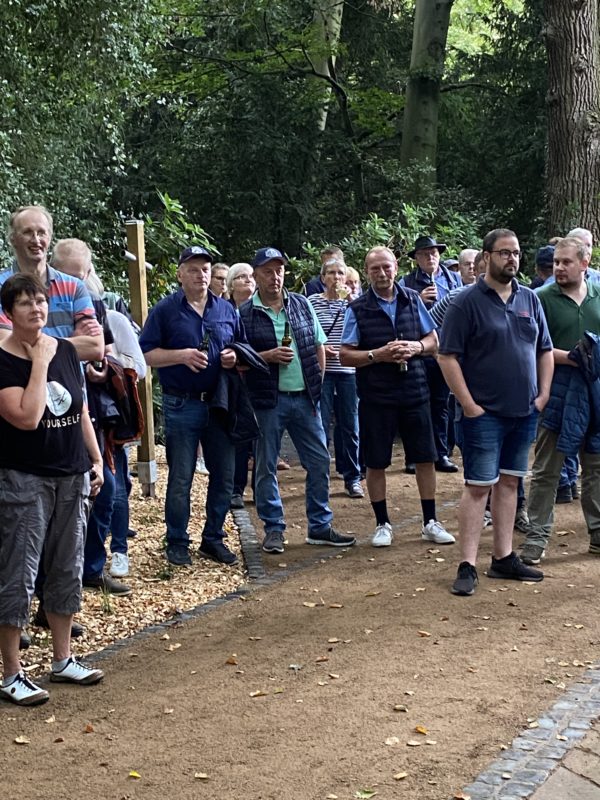 Vertreter der Vereine und Bevölkerung